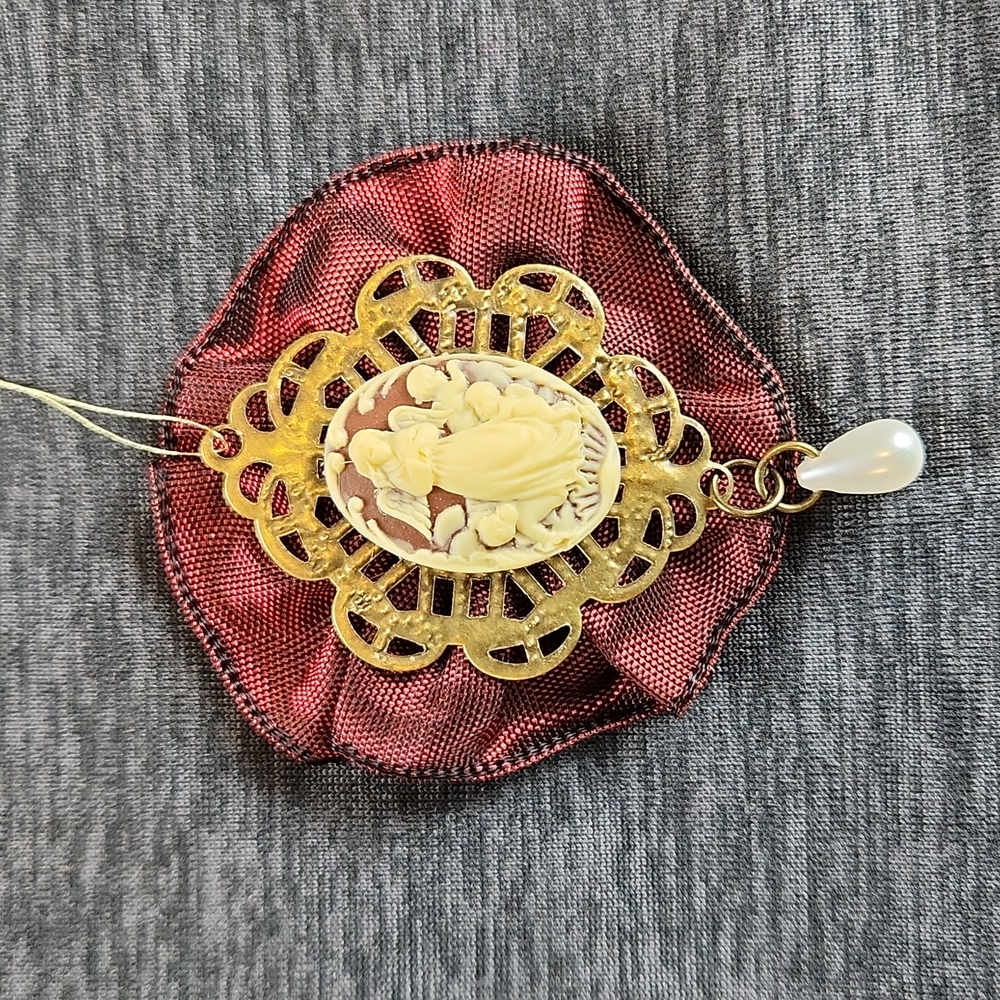 HANDMADE! Angel w children cameo ornament, vintage look. Antique brass tone NEW!